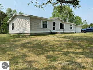 10559 W Rosted Rd, Lake City, MI 49651