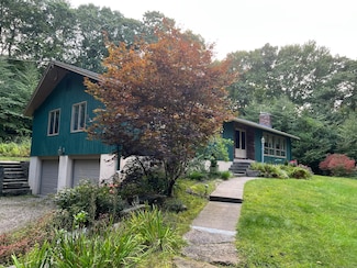 35 Valley Ridge Dr, Higganum, CT 06441