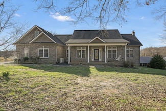 1053 Hall Cemetery Rd, Burns, TN 37029