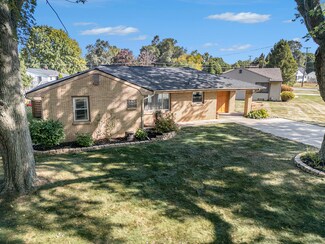 2141 Apple Ave NW, Grand Rapids, MI 49504