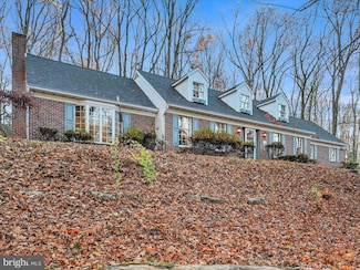 946 Hunters Rd, Mohnton, PA 19540