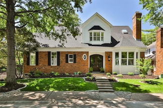 9042 Fair Oaks Crescent Ct, Saint Louis, MO 63117