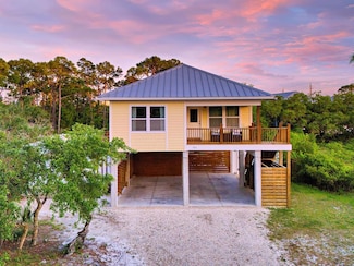 988 W Bay Shore Dr, St. George Island, FL 32328