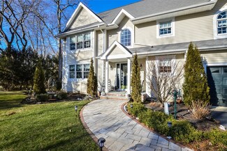 3 Captain John Smith Cir, North Dartmouth, MA 02747