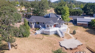 180 Sun Oak Way, Grants Pass, OR 97526