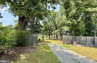 6807 Allentown Rd, Temple Hills, MD 20748