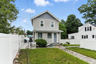 8 Earnshaw St, West Roxbury, MA 02132