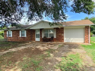 102963 N Center St, Checotah, OK 74426