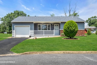 14 Woodbury Ct, Toms River, NJ 08757