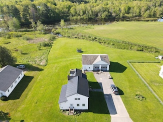 26 Purple Heart Hwy, Brooks, ME 04921