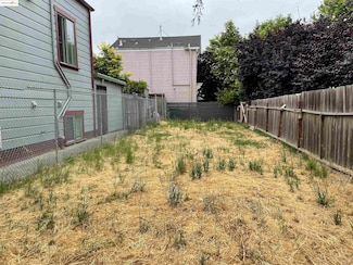 1699 12th St, Oakland, CA 94607