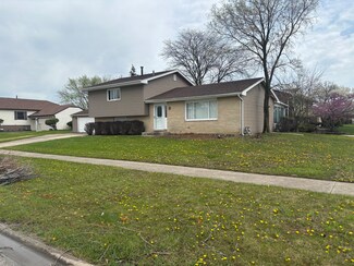 831 Cambridge Ave, Matteson, IL 60443