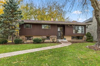 611 Clover Ct, Naperville, IL 60540