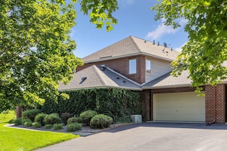 1900 Hunter Hill Rd, Hudson, WI 54016