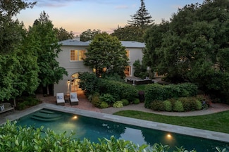585 E Crescent Dr, Palo Alto, CA 94301