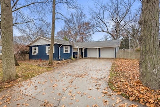 204 W Oak St, Mahomet, IL 61853