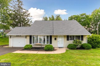 25 Horn Rd, Levittown, PA 19056