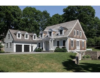44 Cottage St, Hingham, MA 02043