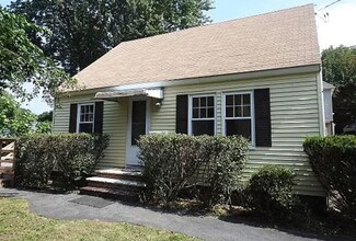 10 Beaconsfield St, Lawrence, MA 01843