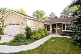 1035 N Country Ln, Palatine, IL 60067