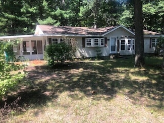 102 Windsor Dr, Prudenville, MI 48651