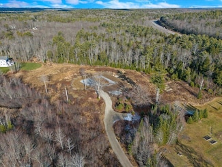 40 Smiling Acres Dr, Freeport, ME 04032