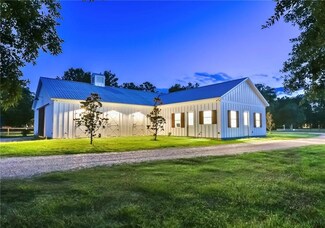 113 Hano (Barn) Rd, Madisonville, LA 70447