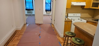 35 Avenue Crescent St, Astoria, NY 11106