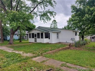 203 W 3rd St, Stover, MO 65078