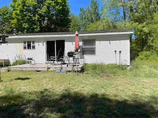6055 Division St, Charlevoix, MI 49720