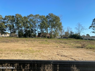 110 Leaning Oak Dr, Lafayette, LA 70508