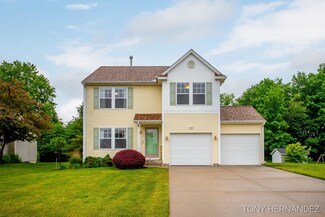 1648 Crescent Pointe Dr SE, Caledonia, MI 49316