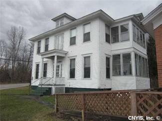 10 Maple Rd, Amityville, NY 11701