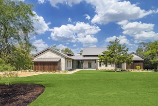 102 Labrador Ln, Columbus, TX 78934