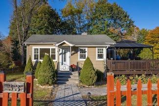 33 Hollowbrook Ct N, Cortlandt Manor, NY 10567