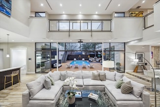 4002 Chatham Ln, Houston, TX 77027