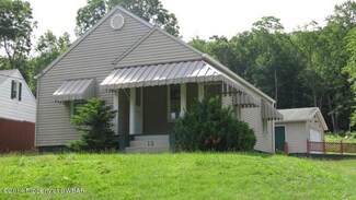 13 Main Rd, Glen Lyon, PA 18617