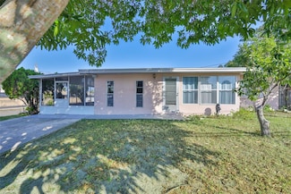 72 Lake Shore Dr, Palm Harbor, FL 34684