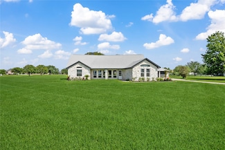 9035 N Point Dr, Beach City, TX 77523