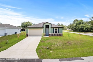 241 Sarah Rd SW, Palm Bay, FL 32908