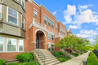 302 Narragansett Ct, Morton Grove, IL 60053
