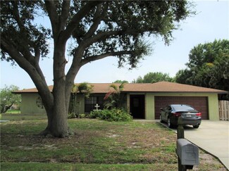 2132 SE Flanders Rd, Port Saint Lucie, FL 34952