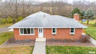 6065 Locust Rd, Delavan, IL 61734