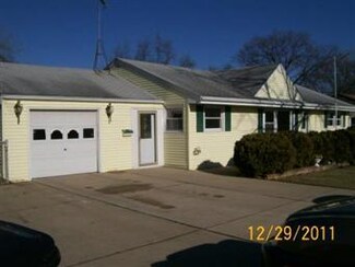 972 Solfisburg Ave, Aurora, IL 60505