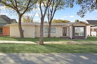 203 S Carter St, Whitewright, TX 75491