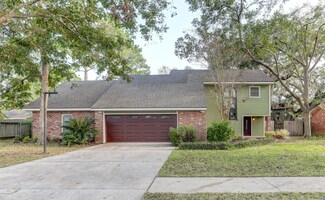 203 Woodward Dr, Lafayette, LA 70508