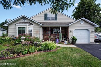 38 Farnworth Close Unit 1000, Freehold, NJ 07728