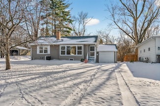 25815 Wild Rose Ln, Excelsior, MN 55331