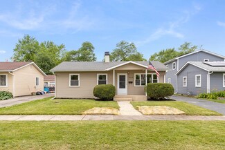 892 Taylor Ave, Aurora, IL 60506