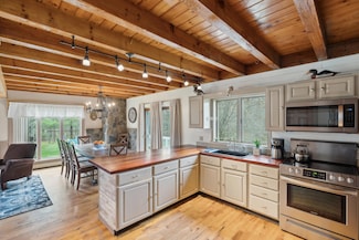 464 Lowelltown Rd, Wiscasset, ME 04578